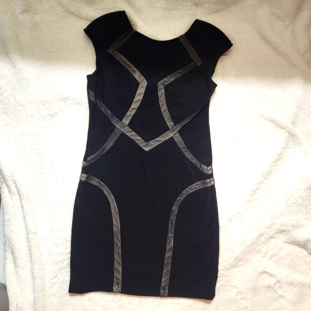 Bodycon Sheath dress in Black